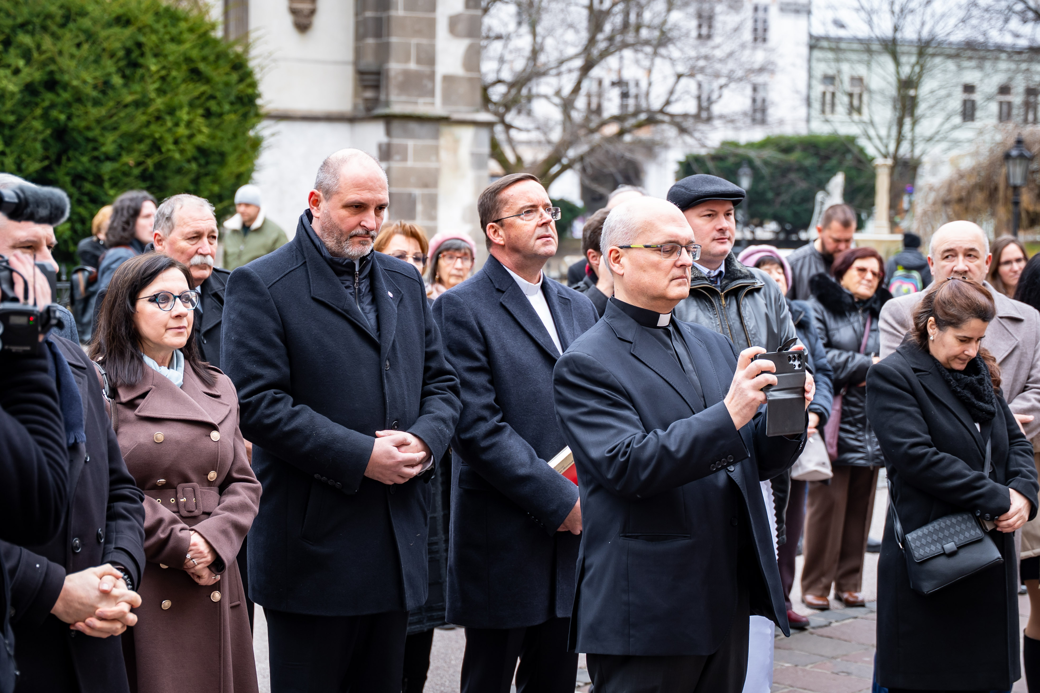 Slavnostne odhalenie pamatnej tabule na pocest kosickeho biskupa Augustina Fischer-Colbrieho-19